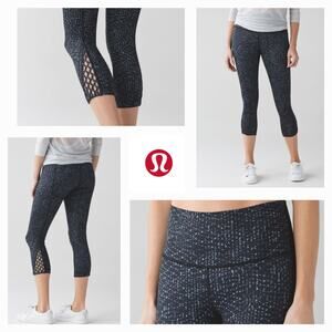 EUC Lululemon True Self Crop II Pants Sz. 6 Samba Snake Print Battleship Black